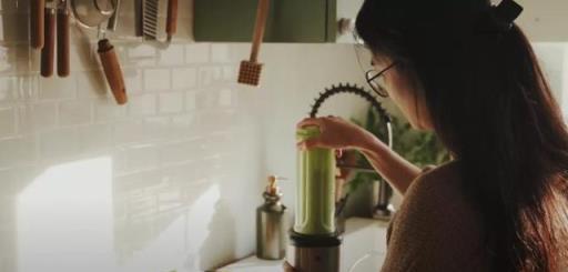 德國主婦將8㎡陽臺打造成菜園，不花一分錢種夠全家吃的菜